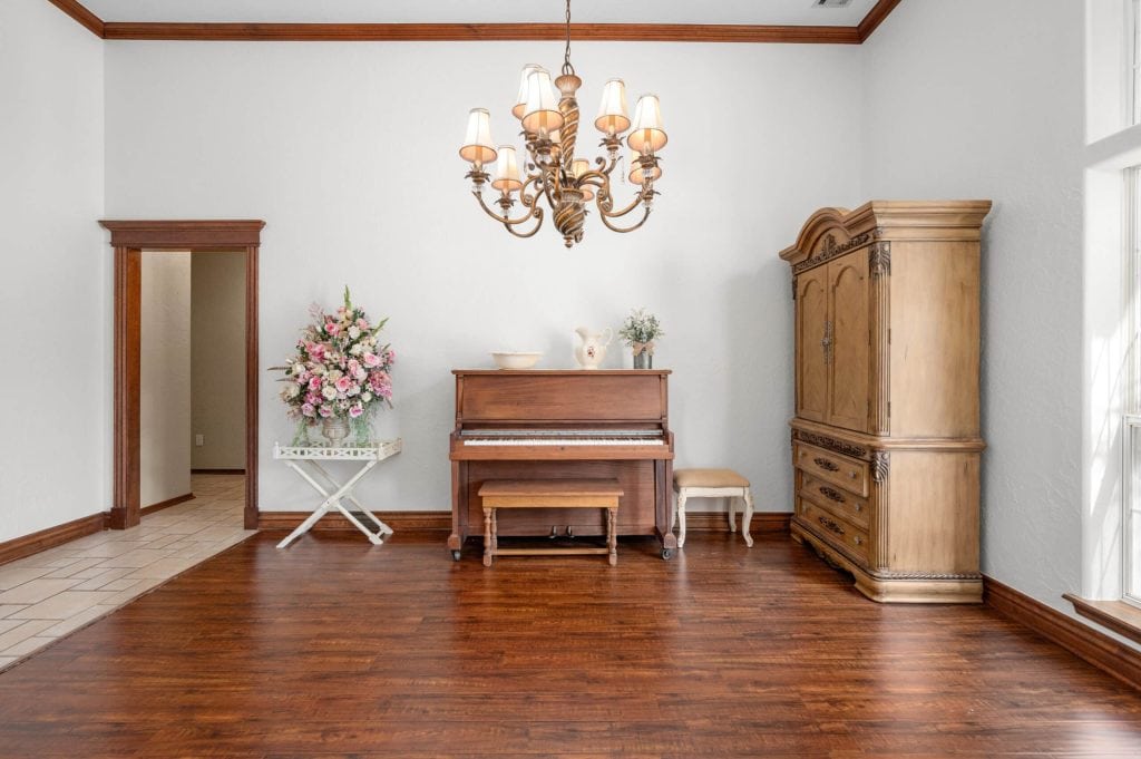 What Does It Cost to Paint a Room in Santa Clarita? Realistic Ranges + Calculator Walkthrough